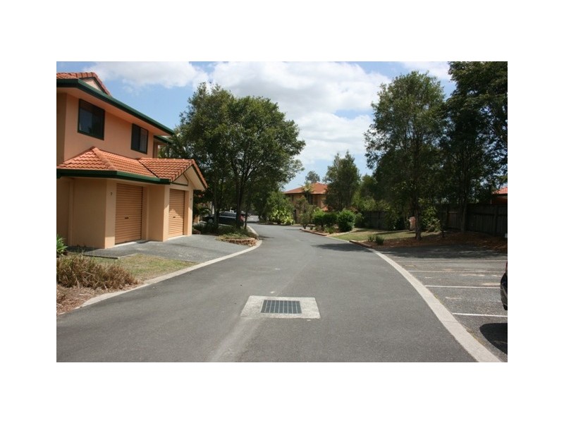 1/156 Green Acre Drive, Arundel QLD 4214