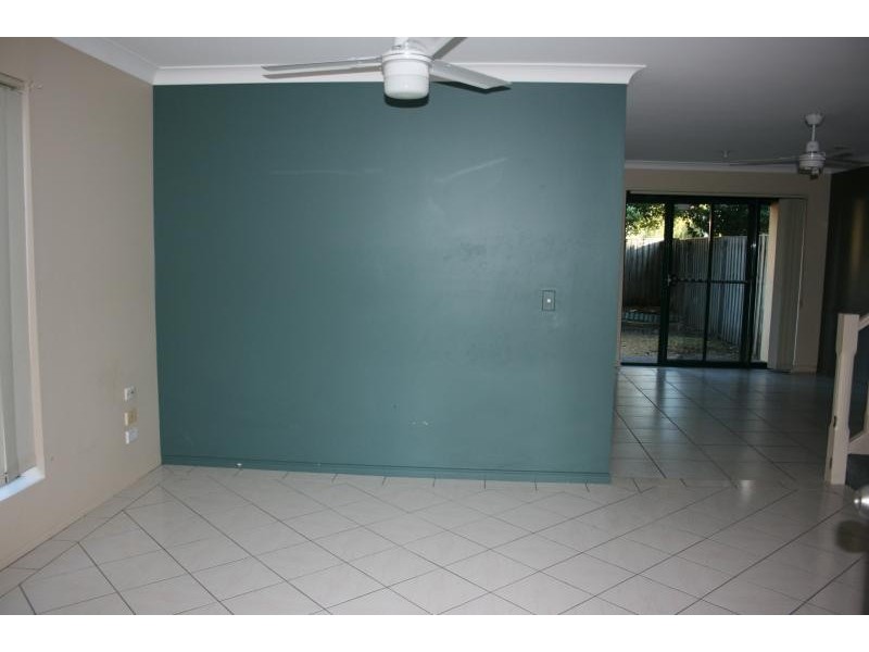 1/156 Green Acre Drive, Arundel QLD 4214