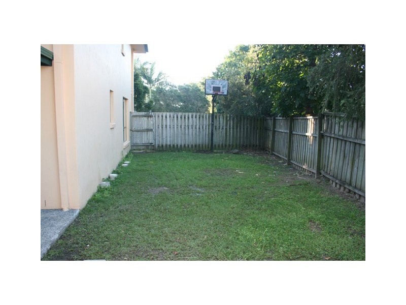1/156 Green Acre Drive, Arundel QLD 4214