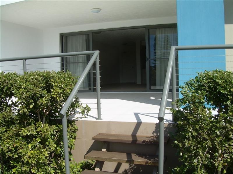 9/4 Grand Parade, Kawana Island QLD 4575