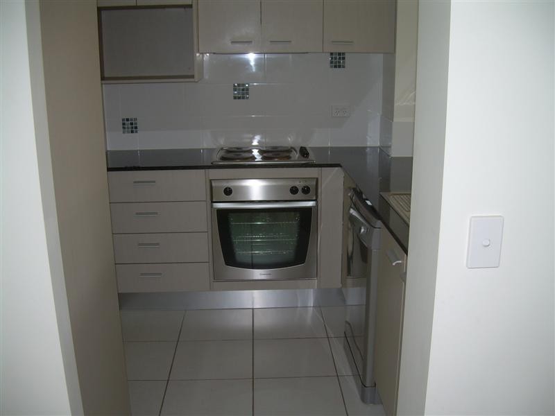 9/4 Grand Parade, Kawana Island QLD 4575