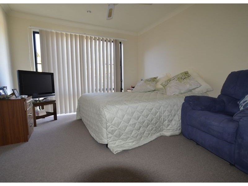 1a/24 Amsonia Court,, Arundel QLD 4214