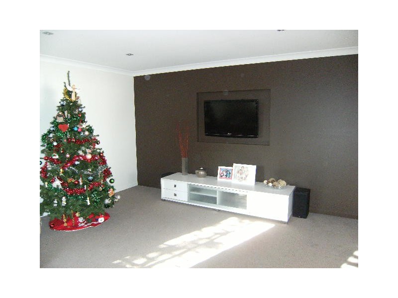 24 Rainlily Crescent, Upper Coomera QLD 4209