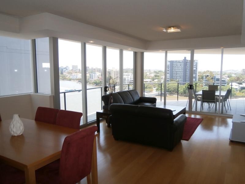 98 Thorn St, Kangaroo Point QLD 4169