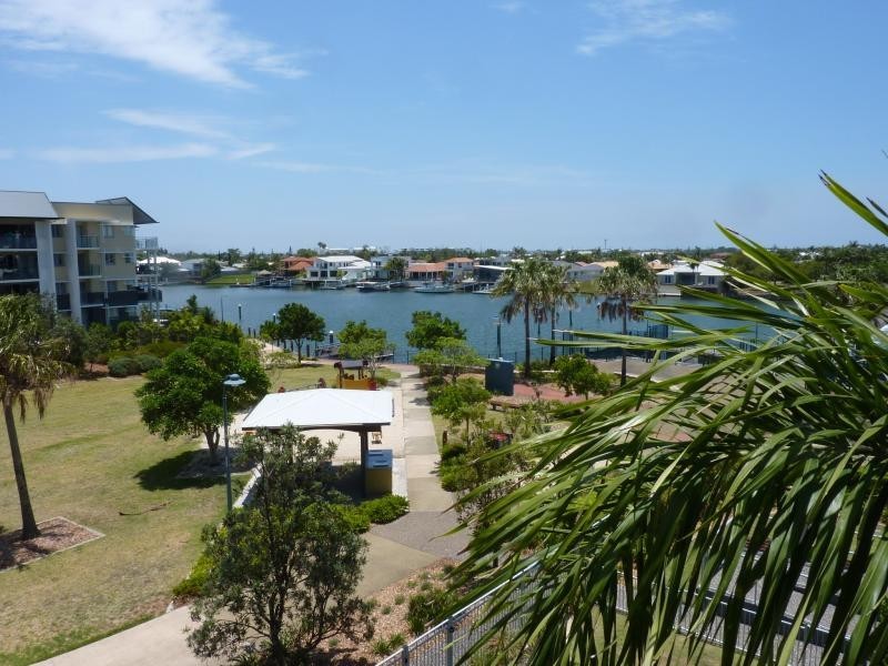 51 Grand Parade, Kawana Island QLD 4575