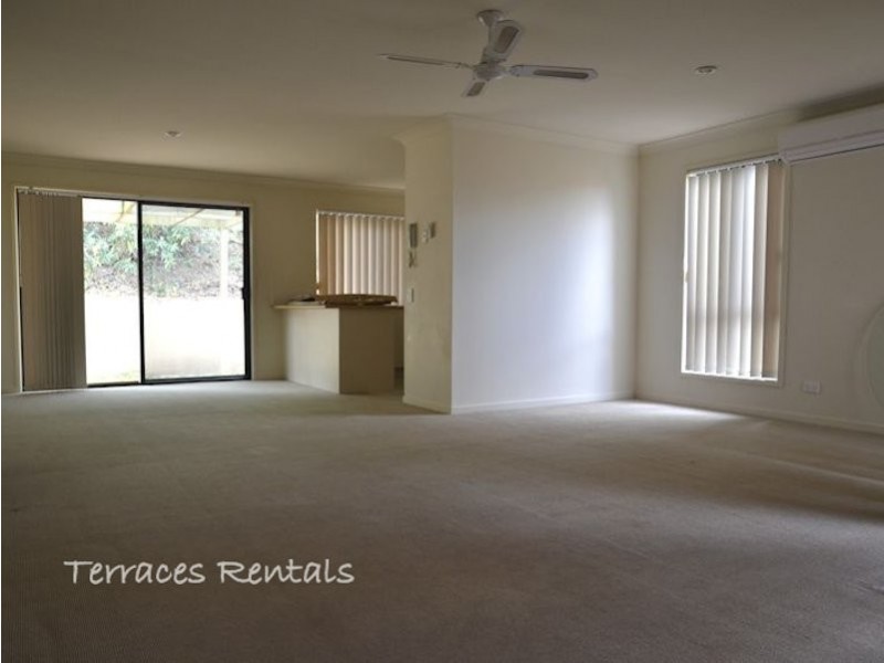 1/24 Amsonia Court,, Arundel QLD 4214