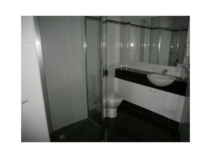 5 Woodroffe Ave, Main Beach QLD 4217