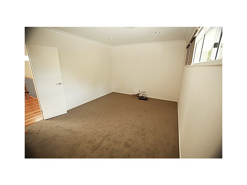 99 Ninth Avenue, St Lucia QLD 4067