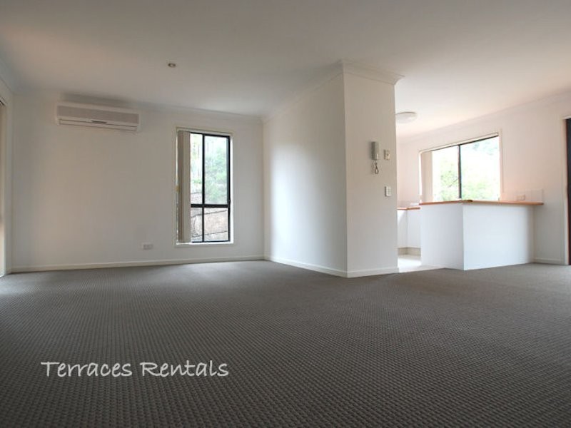 01/24 Amsonia Court,, Arundel QLD 4214