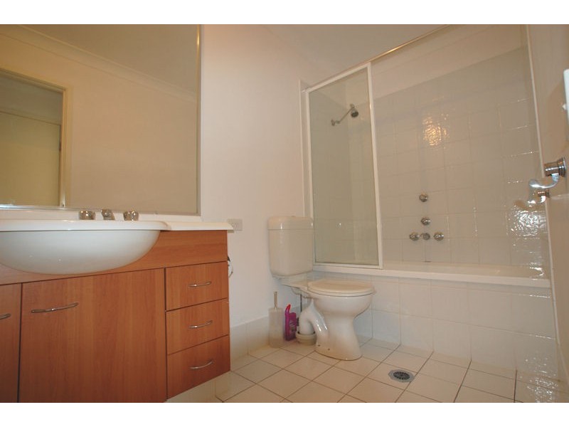 01/24 Amsonia Court,, Arundel QLD 4214