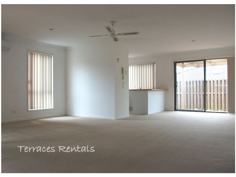 1a/24 Amsonia Court,, Arundel QLD 4214