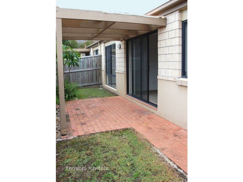 1a/24 Amsonia Court,, Arundel QLD 4214