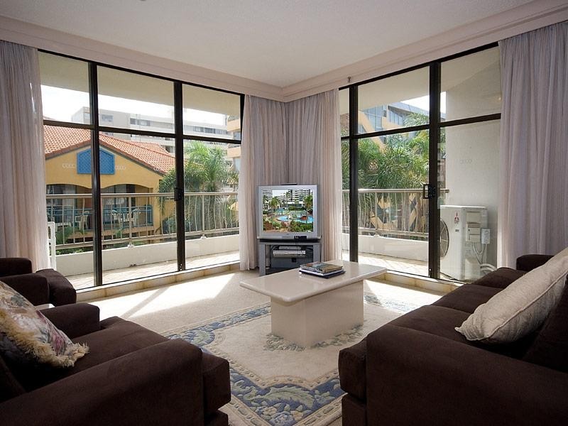 2/1 ALBERT AVENUE, Broadbeach QLD 4218