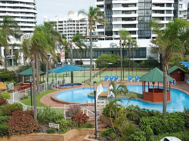 2/1 ALBERT AVENUE, Broadbeach QLD 4218