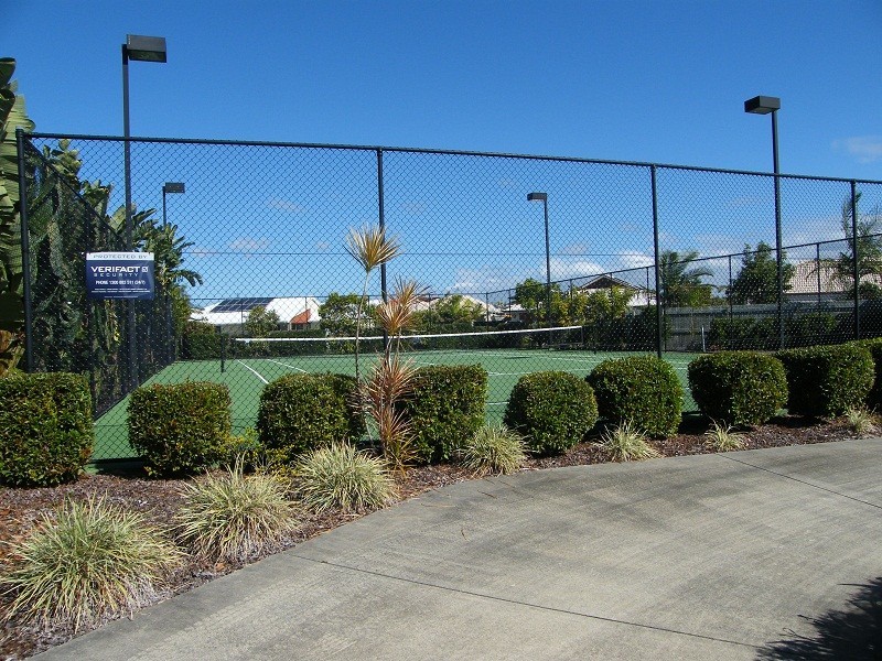 2/4 Grand Parade, Kawana Island QLD 4575