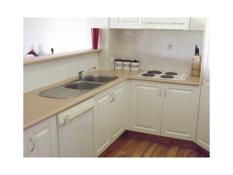 16/37 Mawarra Street, Chevron Island QLD 4217