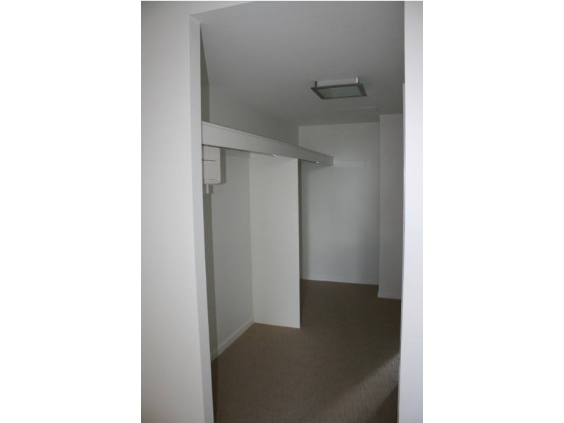 9 Moores Crescent, Varsity Lakes QLD 4227