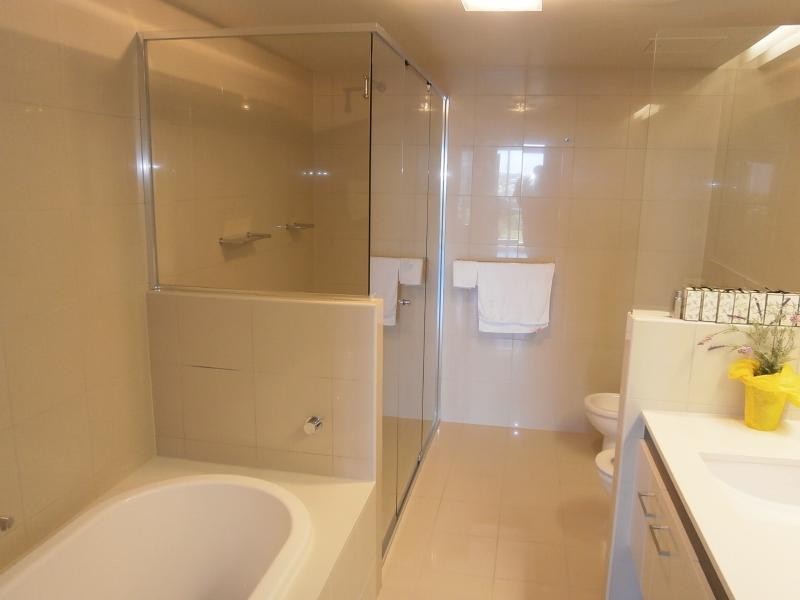 98 Thorn St, Kangaroo Point QLD 4169