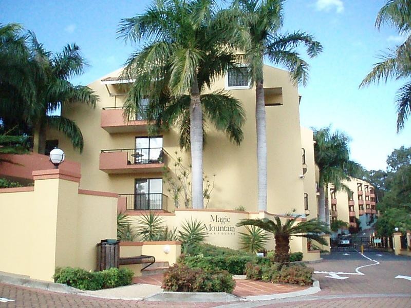 1 Great Hall Drive, NOBBY BEACH, Mermaid Beach QLD 4218