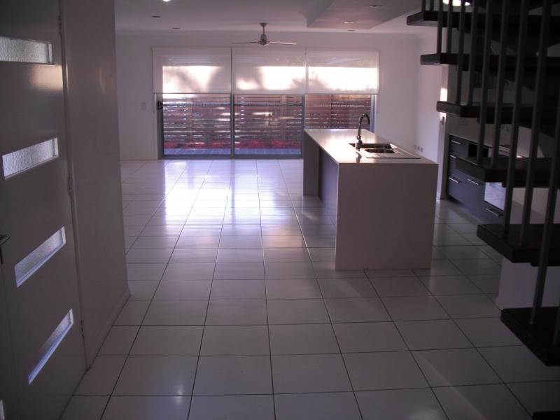 110 Tours Way, Burleigh Waters QLD 4220