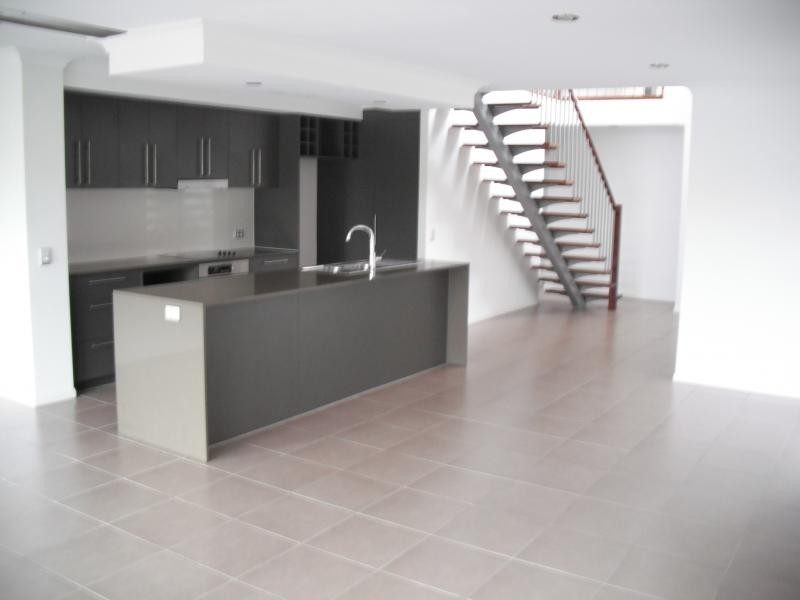 110 Tours Way, Burleigh Waters QLD 4220