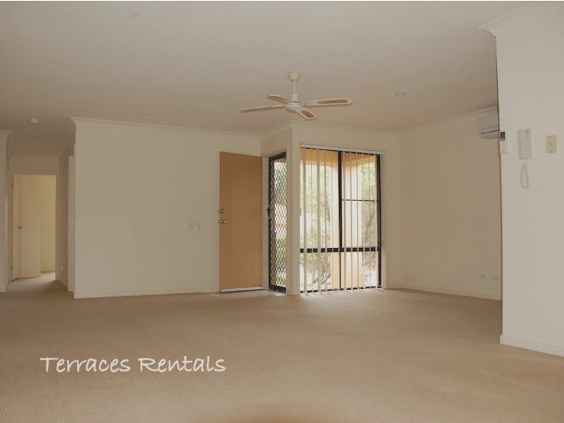 01/24 Amsonia Court,, Arundel QLD 4214