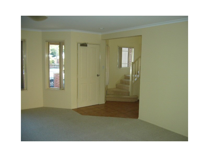 4/18 Tallebudgera Creek Rd,, Burleigh Heads QLD 4220