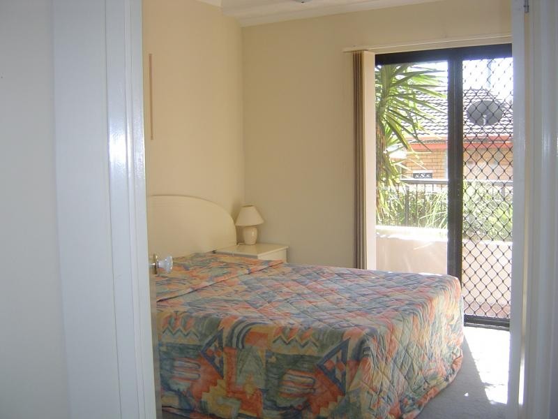 7-13 Barranbali Street, Chevron Island QLD 4217