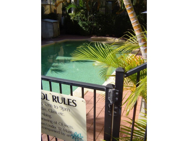 7-13 Barranbali Street, Chevron Island QLD 4217