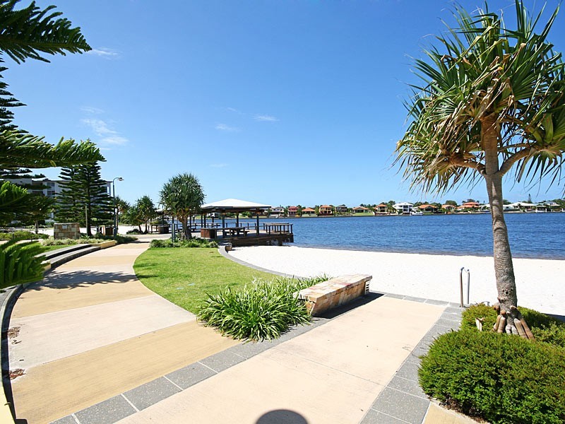 1 Grenada Way, Kawana Island QLD 4575