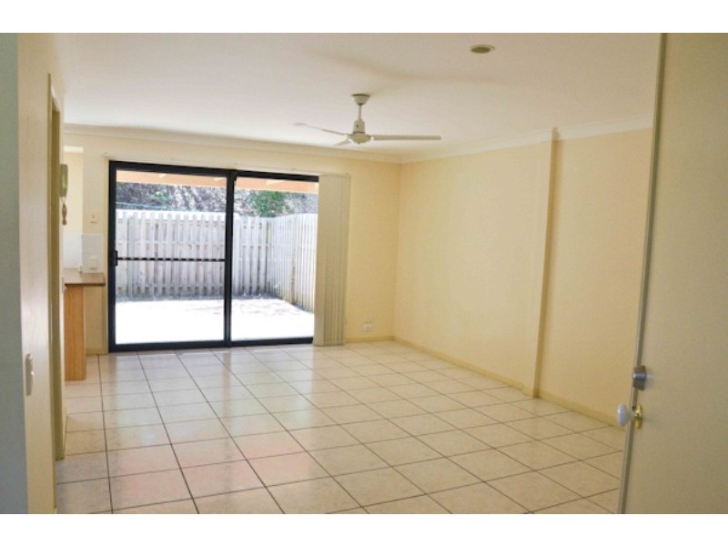9/1 Hervey St, Pacific Pines QLD 4211