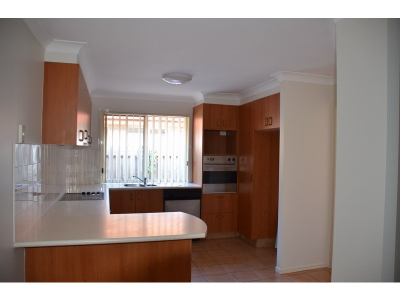 6 Yamie Ave, Varsity Lakes QLD 4227
