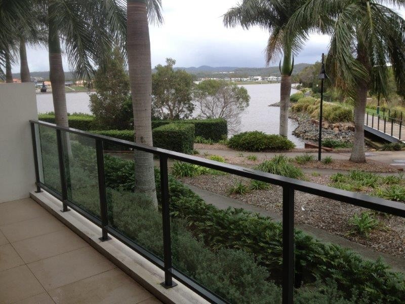 9 Moores Crescent, Varsity Lakes QLD 4227