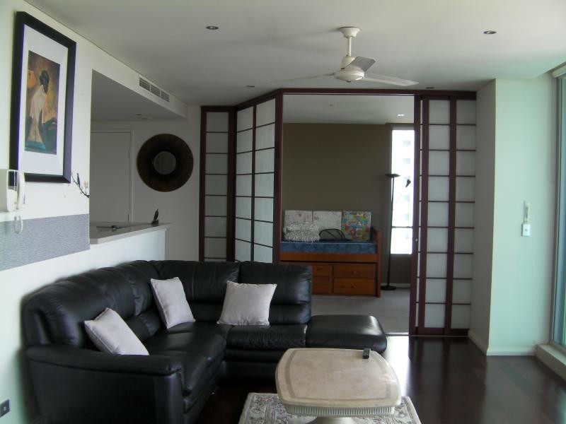 1 Como Crescent, Southport QLD 4215