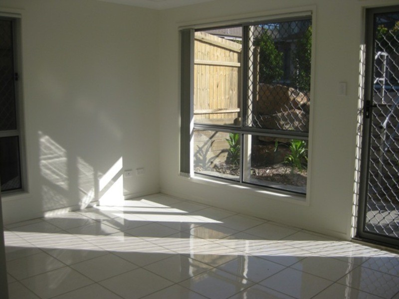 30 Carmarthen Circuit, Pacific Pines QLD 4211
