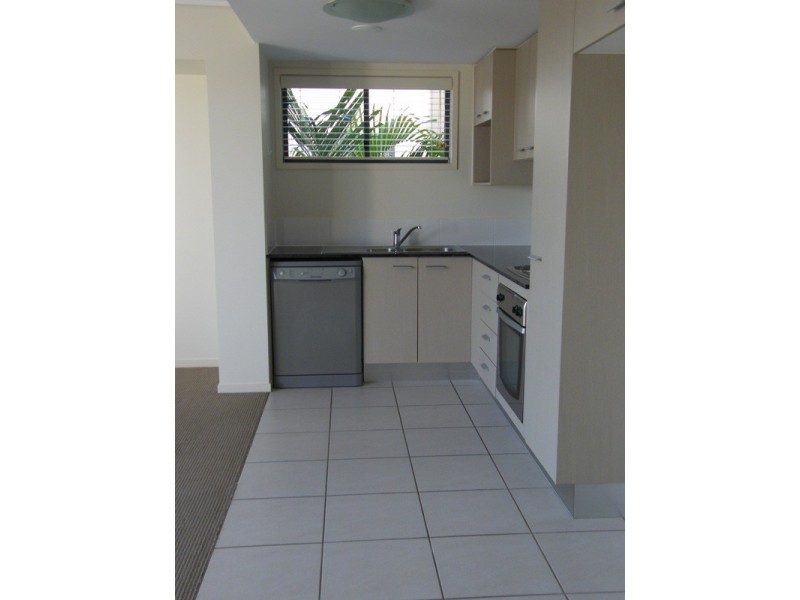 51/4 Grand Parade, Kawana Island QLD 4575