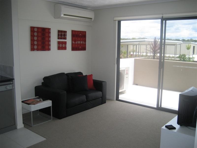 6/4 Grand Parade, Kawana Island QLD 4575