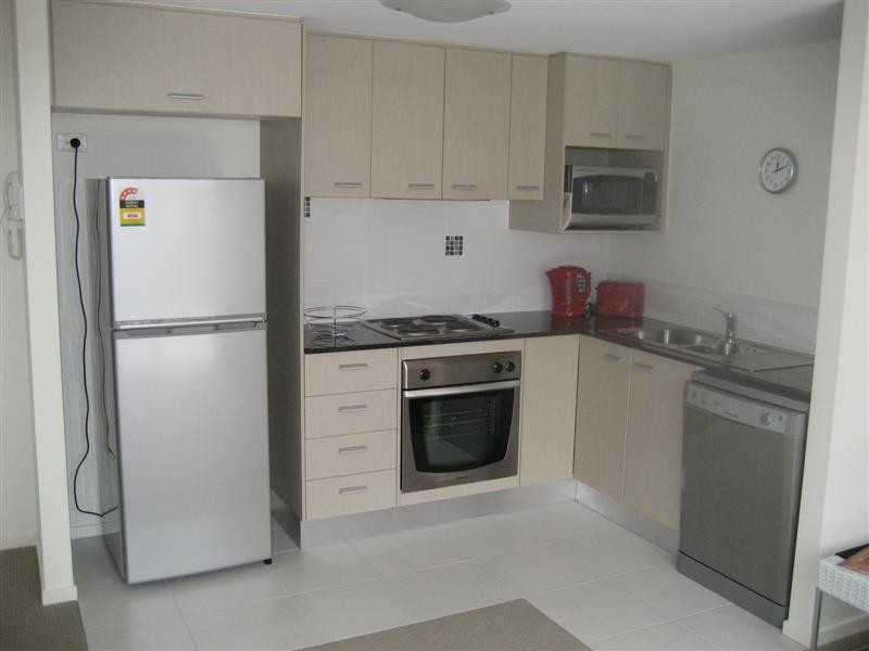 6/4 Grand Parade, Kawana Island QLD 4575