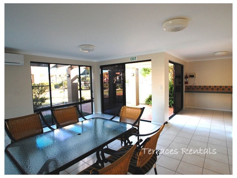 01/24 Amsonia Court,, Arundel QLD 4214