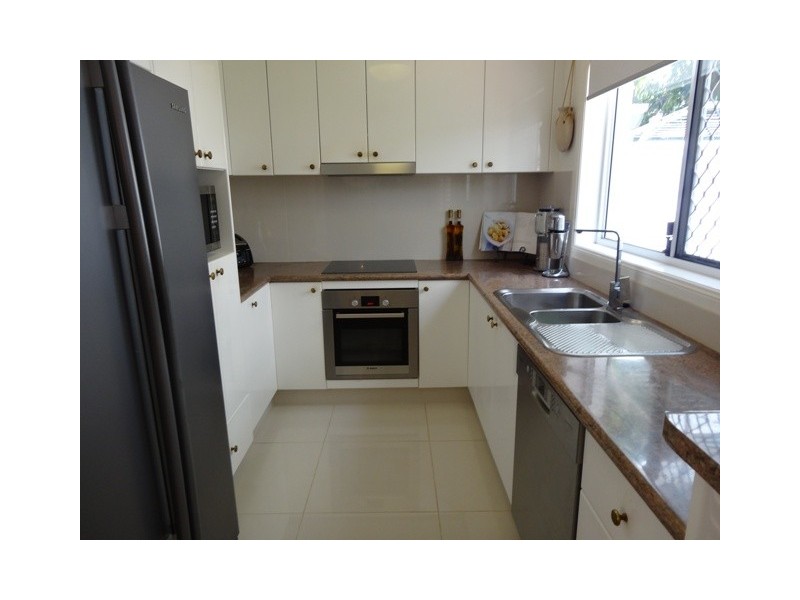 100 Cotlew St East, Southport QLD 4215