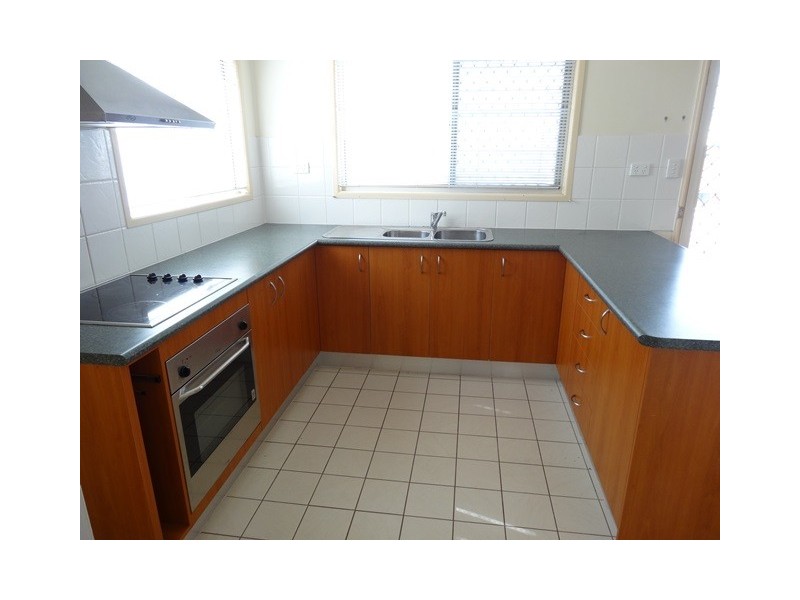 1/109 Prince Edward Parade, Scarborough QLD 4020