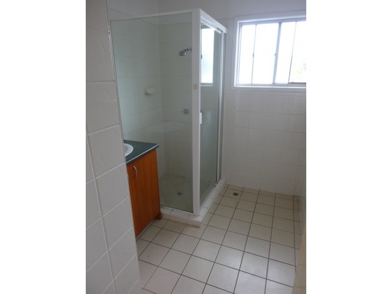 1/109 Prince Edward Parade, Scarborough QLD 4020