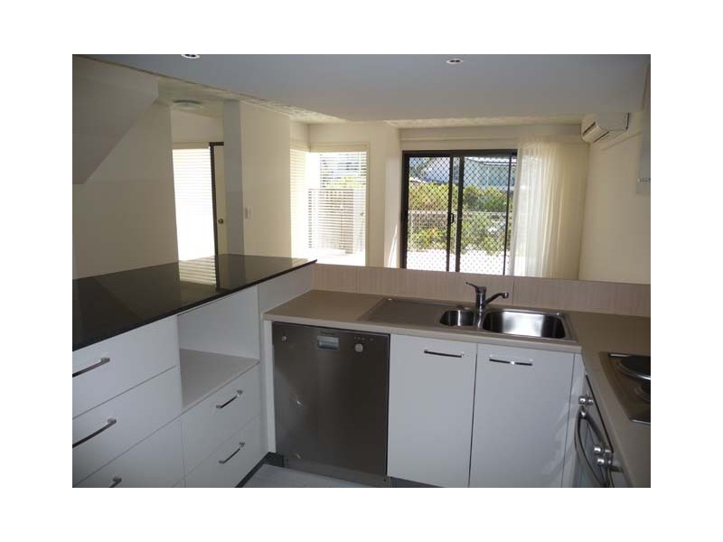 20/10 Grand Parade, Kawana Island QLD 4575