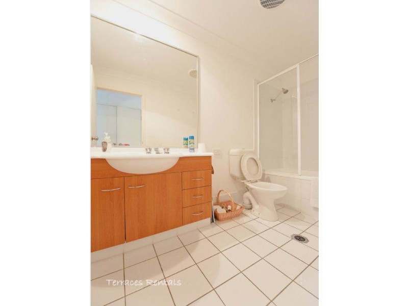 01/24 Amsonia Court,, Arundel QLD 4214