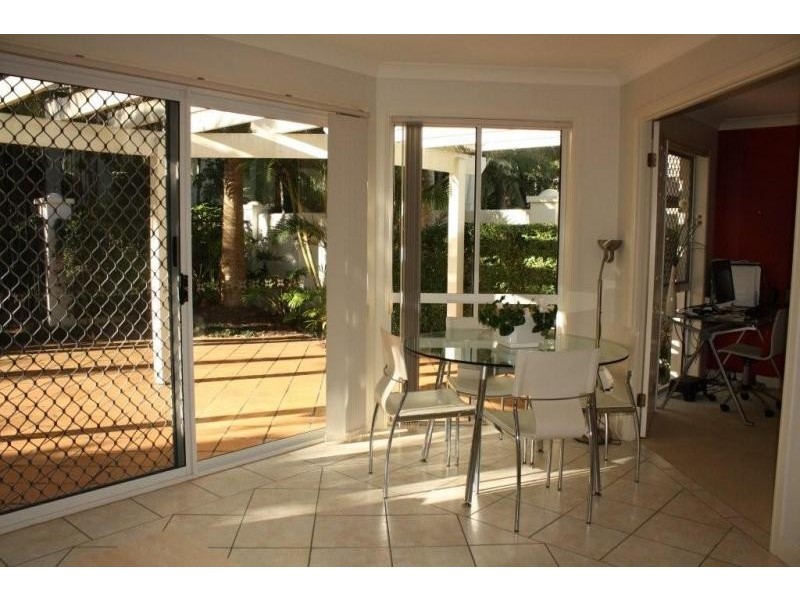 1/100 Cotlew St East, Southport QLD 4215