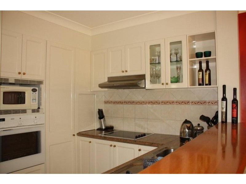 1/100 Cotlew St East, Southport QLD 4215