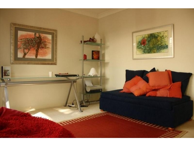 1/100 Cotlew St East, Southport QLD 4215