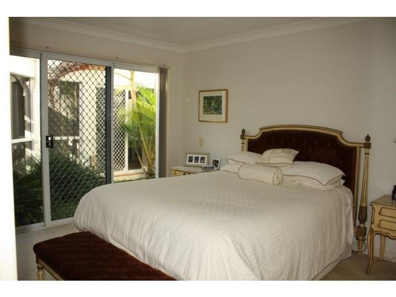 1/100 Cotlew St East, Southport QLD 4215