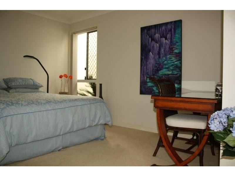 1/100 Cotlew St East, Southport QLD 4215