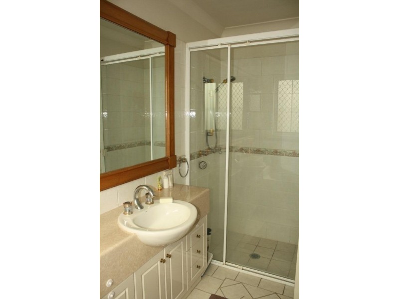 1/100 Cotlew St East, Southport QLD 4215